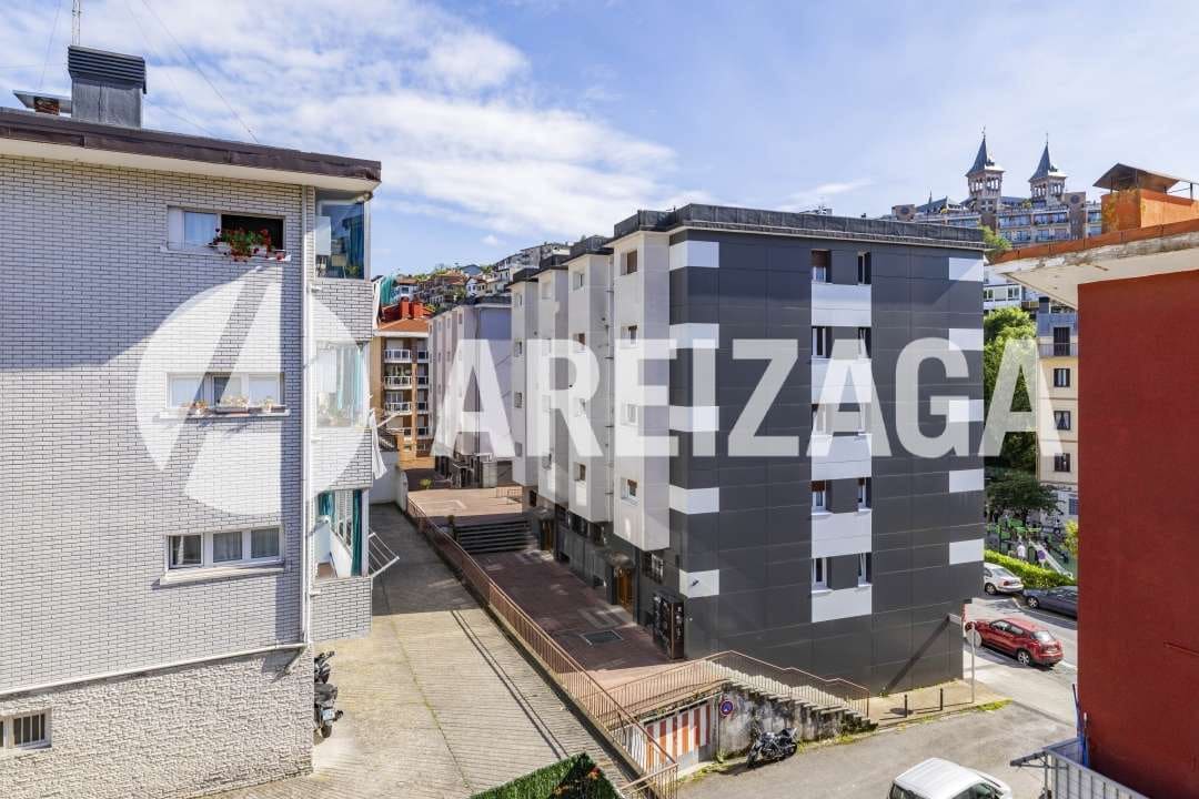 3 bedroom Apartment for sale in Donostia-San Sebastian - € 714,000 (Ref: 9850514)