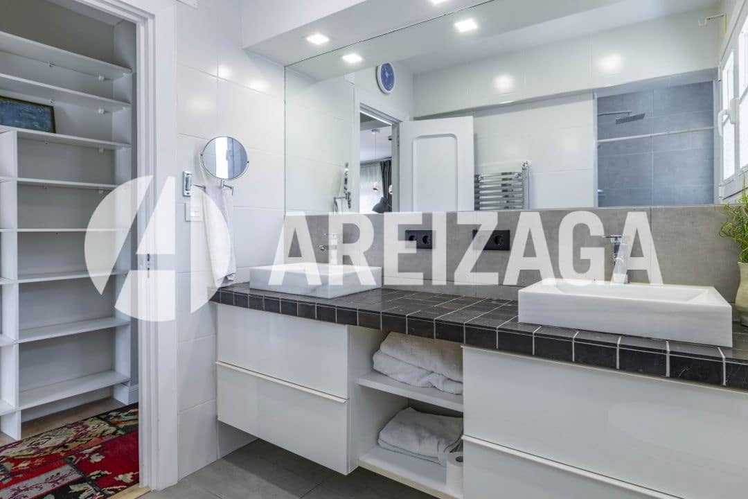 3 bedroom Apartment for sale in Donostia-San Sebastian - € 714,000 (Ref: 9850514)