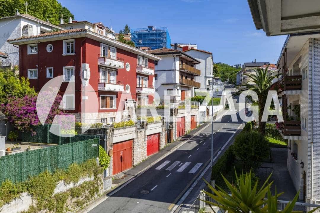 3 bedroom Apartment for sale in Donostia-San Sebastian - € 714,000 (Ref: 9850514)
