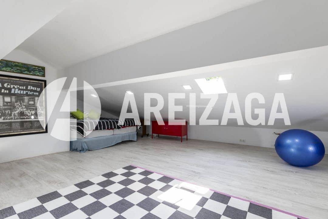 3 bedroom Apartment for sale in Donostia-San Sebastian - € 714,000 (Ref: 9850514)