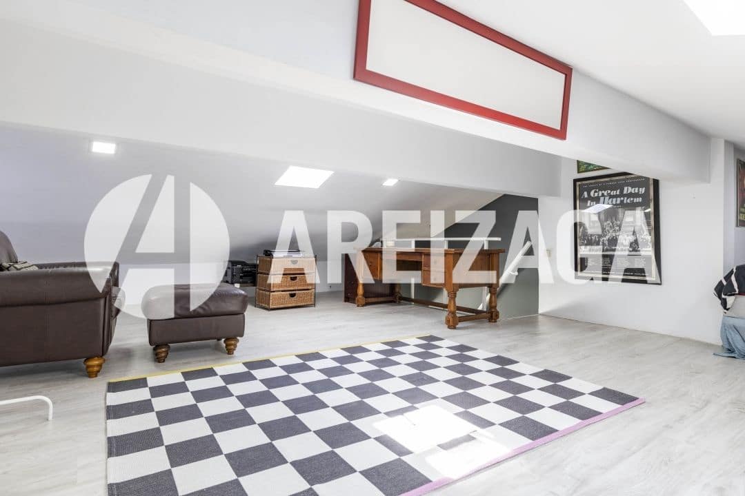 3 bedroom Apartment for sale in Donostia-San Sebastian - € 714,000 (Ref: 9850514)