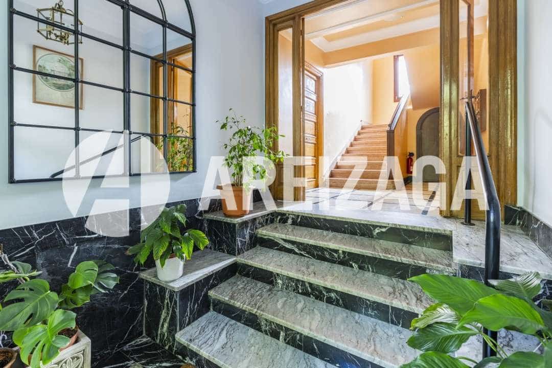 3 bedroom Apartment for sale in Donostia-San Sebastian - € 714,000 (Ref: 9850514)