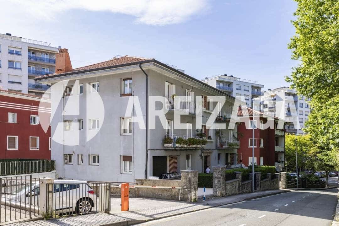 3 bedroom Apartment for sale in Donostia-San Sebastian - € 714,000 (Ref: 9850514)