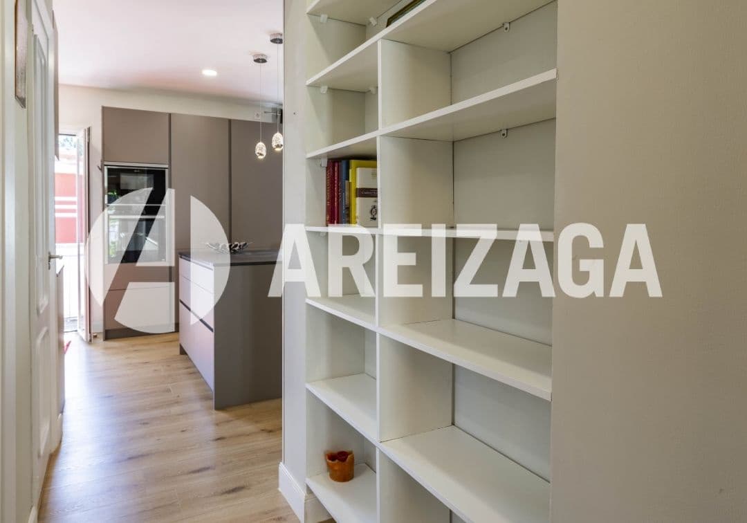 3 bedroom Apartment for sale in Donostia-San Sebastian - € 714,000 (Ref: 9850514)
