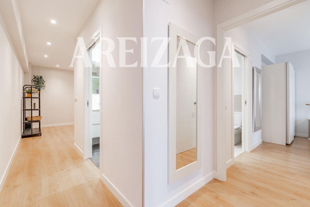 2 bedroom Flat for sale in Donostia-San Sebastian - € 725,000 (Ref: 9854520)