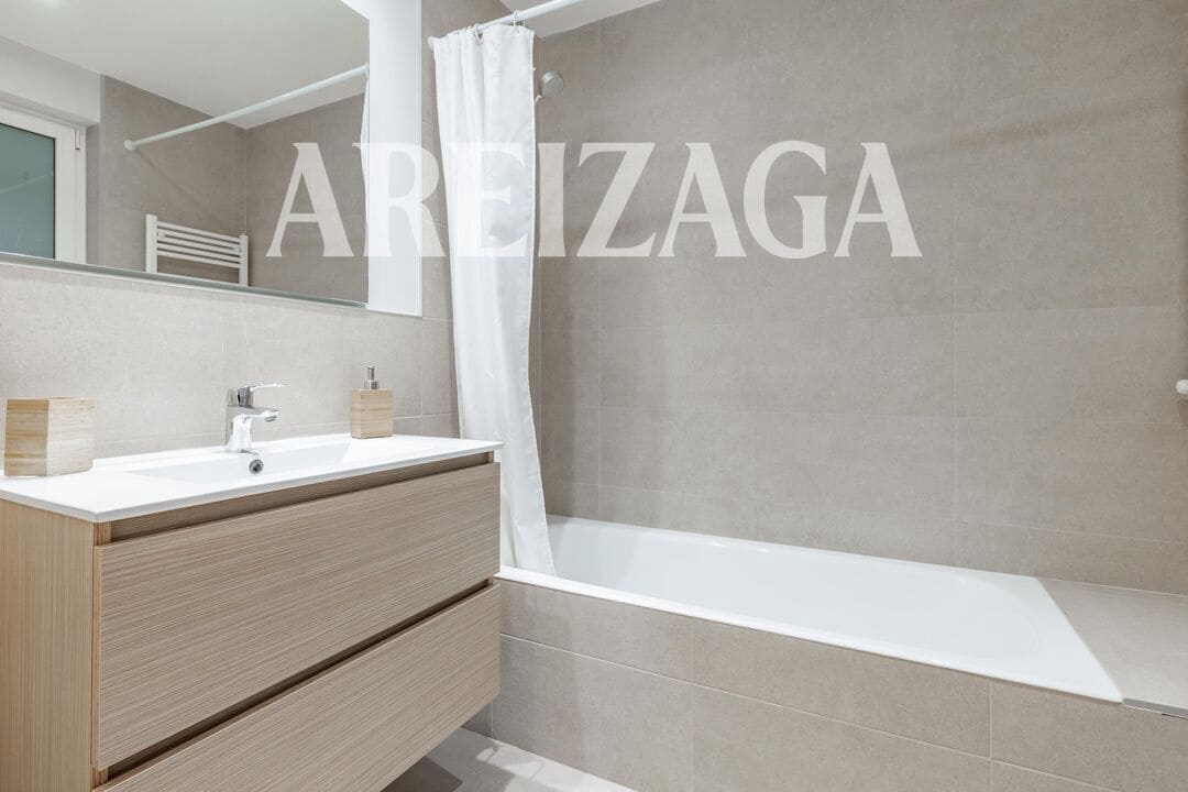 2 bedroom Flat for sale in Donostia-San Sebastian - € 725,000 (Ref: 9854520)