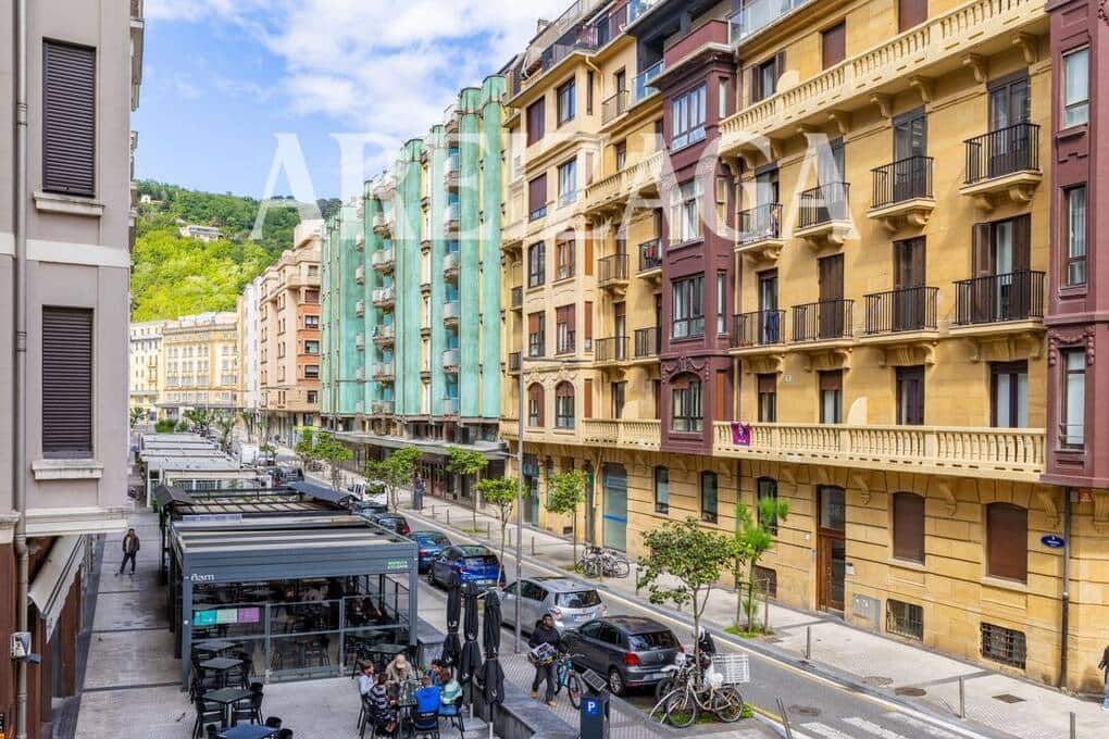 2 bedroom Flat for sale in Donostia-San Sebastian - € 725,000 (Ref: 9854520)