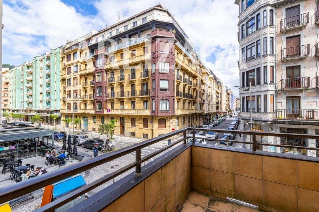 2 bedroom Flat for sale in Donostia-San Sebastian - € 725,000 (Ref: 9854520)
