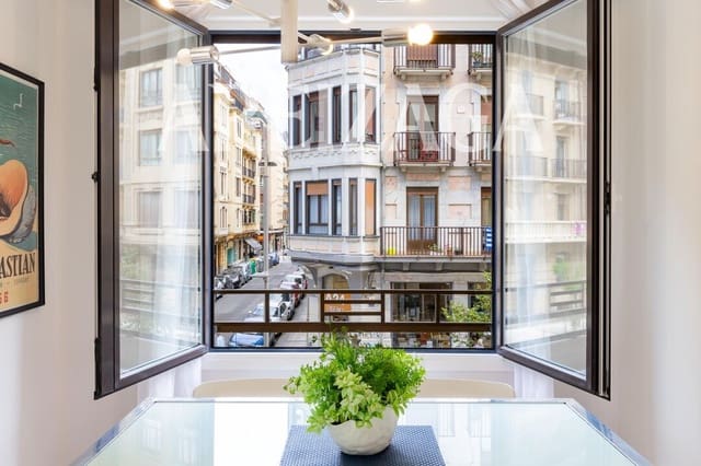 2 bedroom Flat for sale in Donostia-San Sebastián - € 725,000 (Ref: 9854520)