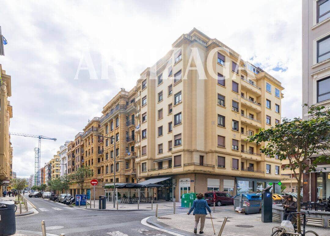 2 bedroom Flat for sale in Donostia-San Sebastian - € 725,000 (Ref: 9854520)
