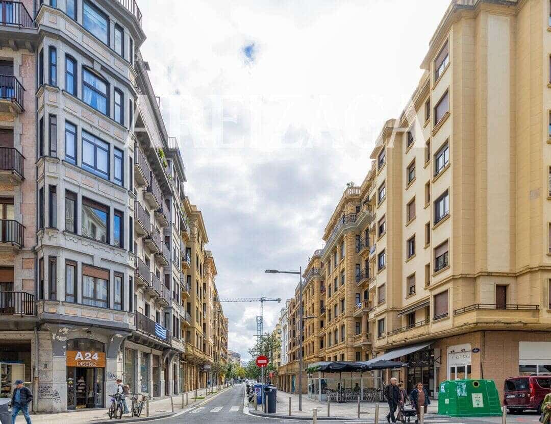 2 bedroom Flat for sale in Donostia-San Sebastian - € 725,000 (Ref: 9854520)