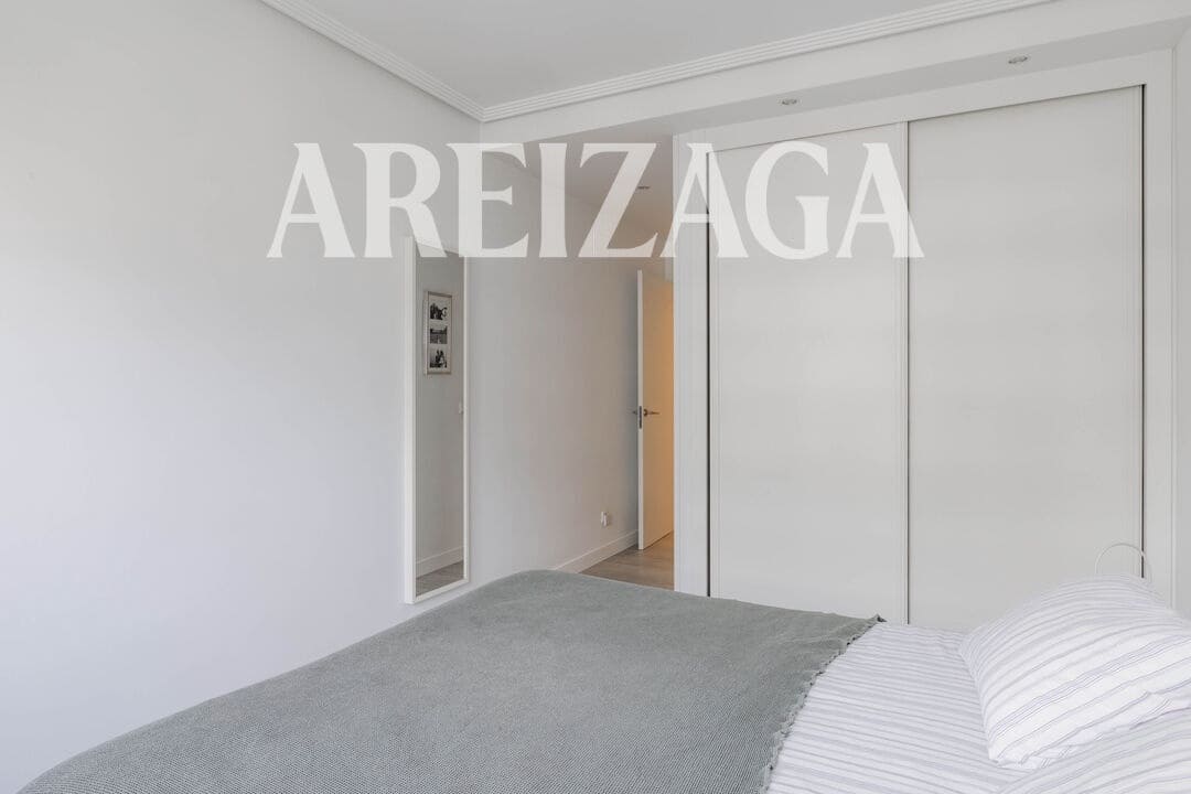 Piso de 3 habitaciones en Donostia-San Sebastián en venta - 810.000 € (Ref: 9854521)