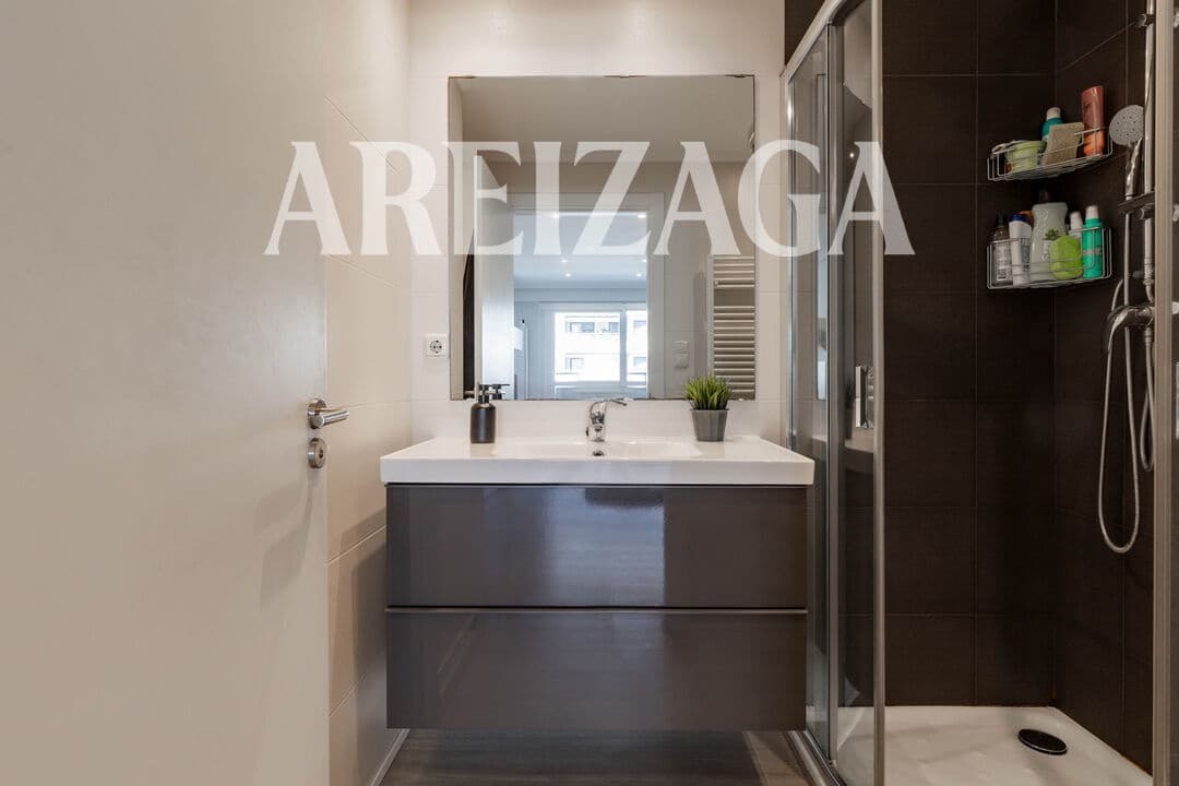 Piso de 3 habitaciones en Donostia-San Sebastián en venta - 810.000 € (Ref: 9854521)