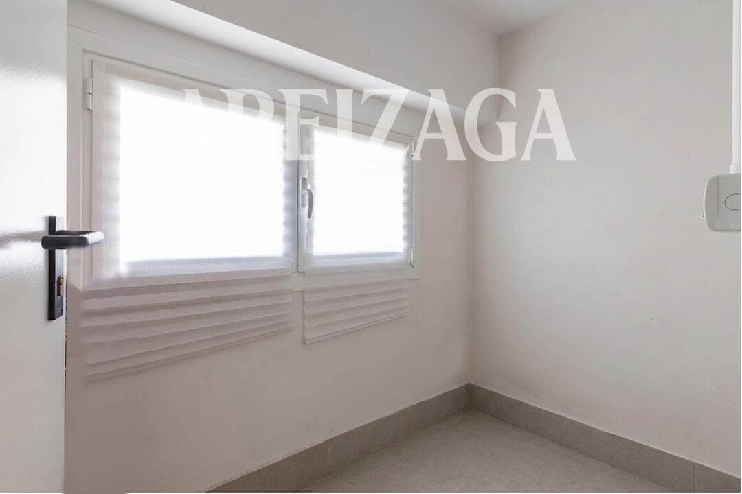 Piso de 3 habitaciones en Donostia-San Sebastián en venta - 810.000 € (Ref: 9854521)