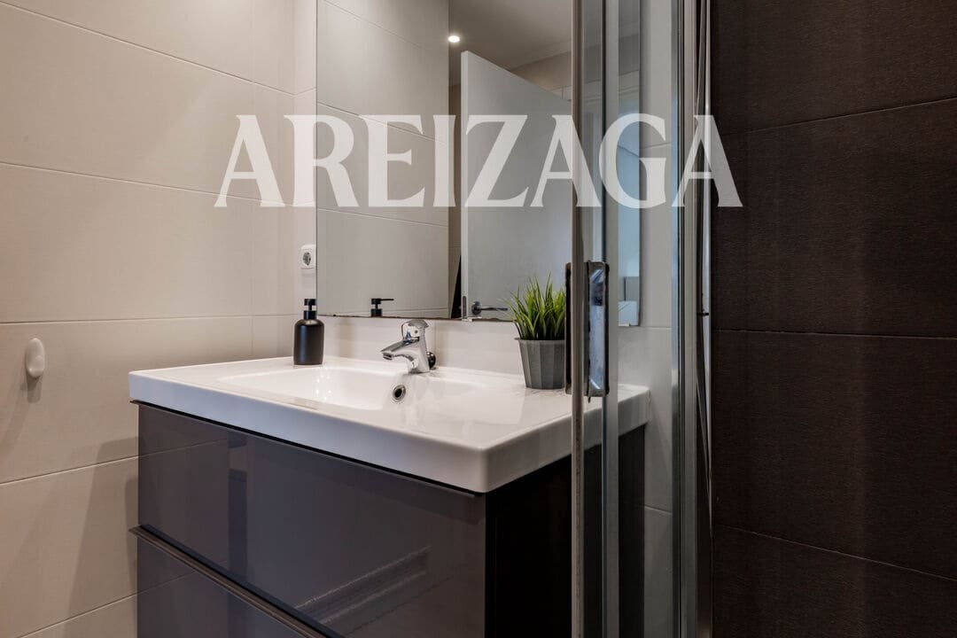 Piso de 3 habitaciones en Donostia-San Sebastián en venta - 810.000 € (Ref: 9854521)