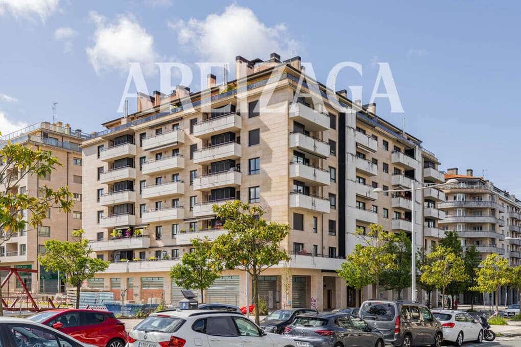 Piso de 3 habitaciones en Donostia-San Sebastián en venta - 810.000 € (Ref: 9854521)