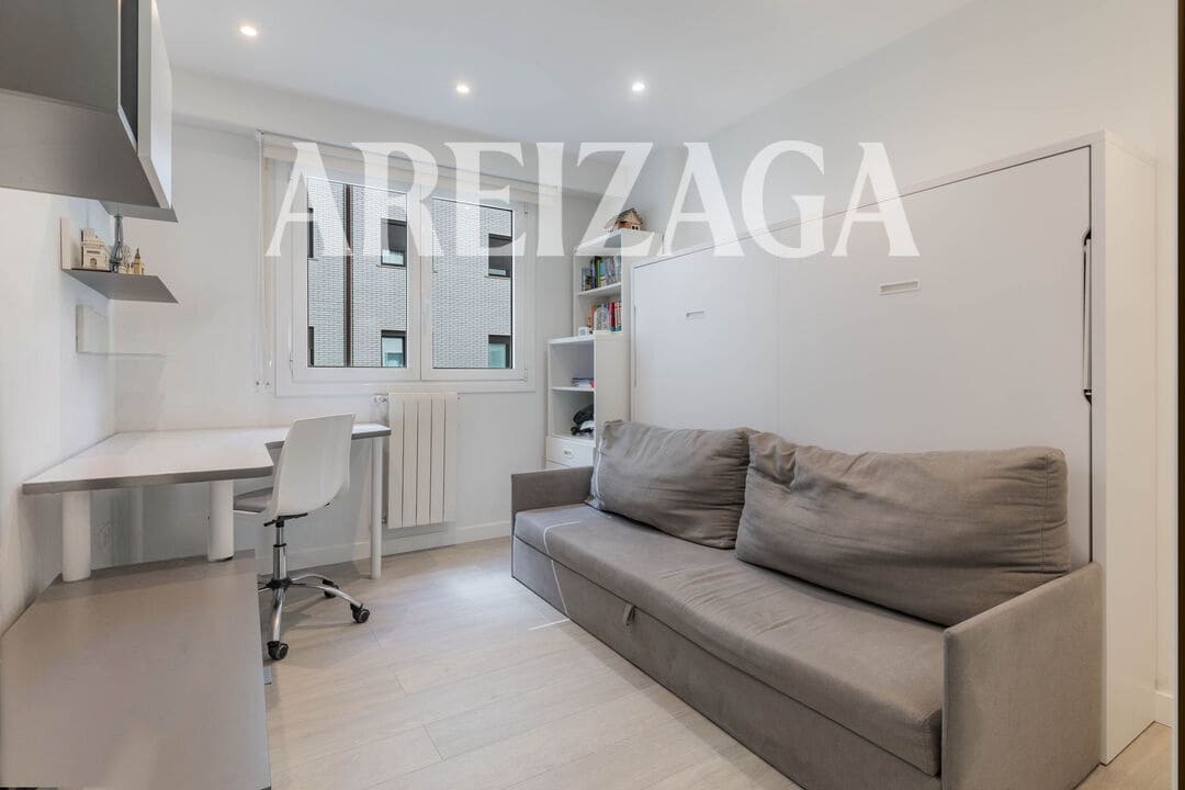 Piso de 3 habitaciones en Donostia-San Sebastián en venta - 810.000 € (Ref: 9854521)