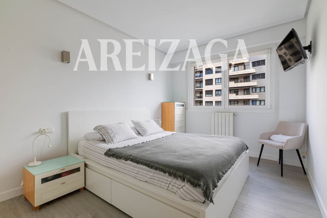 Piso de 3 habitaciones en Donostia-San Sebastián en venta - 810.000 € (Ref: 9854521)