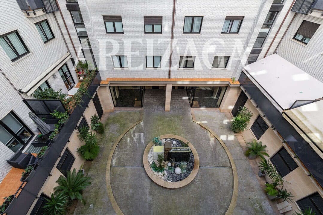 Piso de 3 habitaciones en Donostia-San Sebastián en venta - 810.000 € (Ref: 9854521)