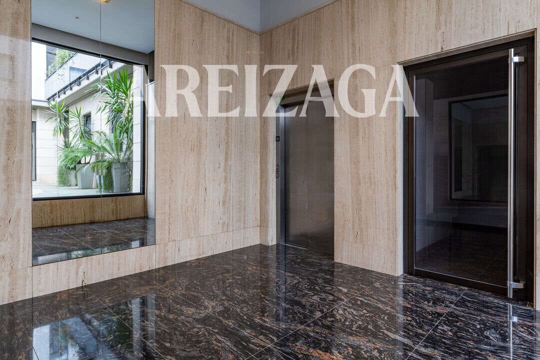 Piso de 3 habitaciones en Donostia-San Sebastián en venta - 810.000 € (Ref: 9854521)