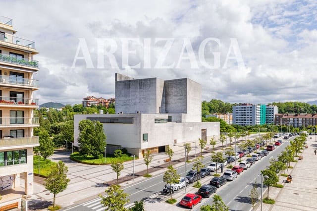 Piso de 3 habitaciones en Donostia-San Sebastián en venta - 810.000 € (Ref: 9854521)
