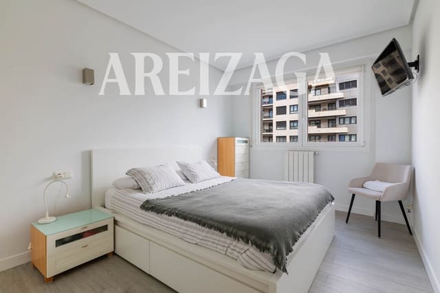 Piso de 3 habitaciones en Donostia-San Sebastián en venta - 810.000 € (Ref: 9854521)