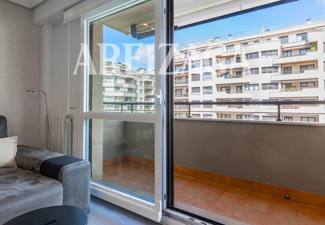 Piso de 3 habitaciones en Donostia-San Sebastián en venta - 810.000 € (Ref: 9854521)