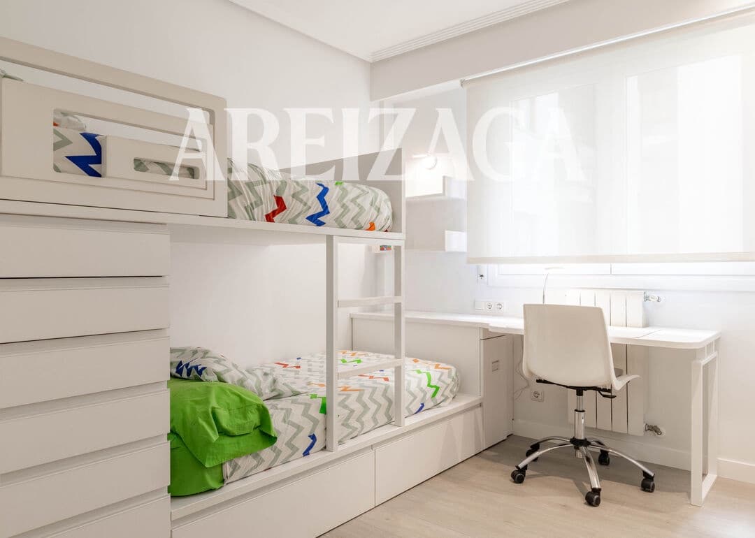 Piso de 3 habitaciones en Donostia-San Sebastián en venta - 810.000 € (Ref: 9854521)