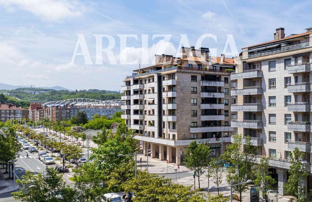 Piso de 3 habitaciones en Donostia-San Sebastián en venta - 810.000 € (Ref: 9854521)