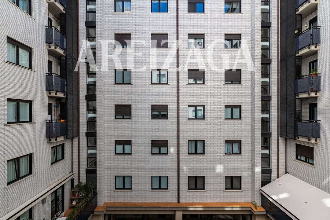 Piso de 3 habitaciones en Donostia-San Sebastián en venta - 810.000 € (Ref: 9854521)