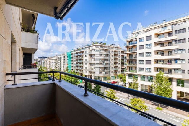 Piso de 3 habitaciones en Donostia-San Sebastián en venta - 810.000 € (Ref: 9854521)