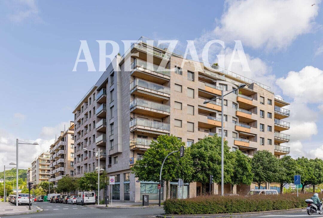Piso de 3 habitaciones en Donostia-San Sebastián en venta - 810.000 € (Ref: 9854521)