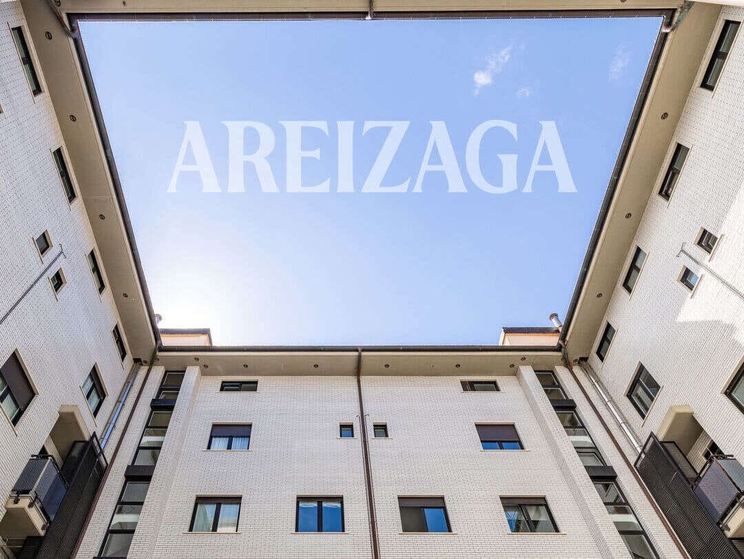 Piso de 3 habitaciones en Donostia-San Sebastián en venta - 810.000 € (Ref: 9854521)