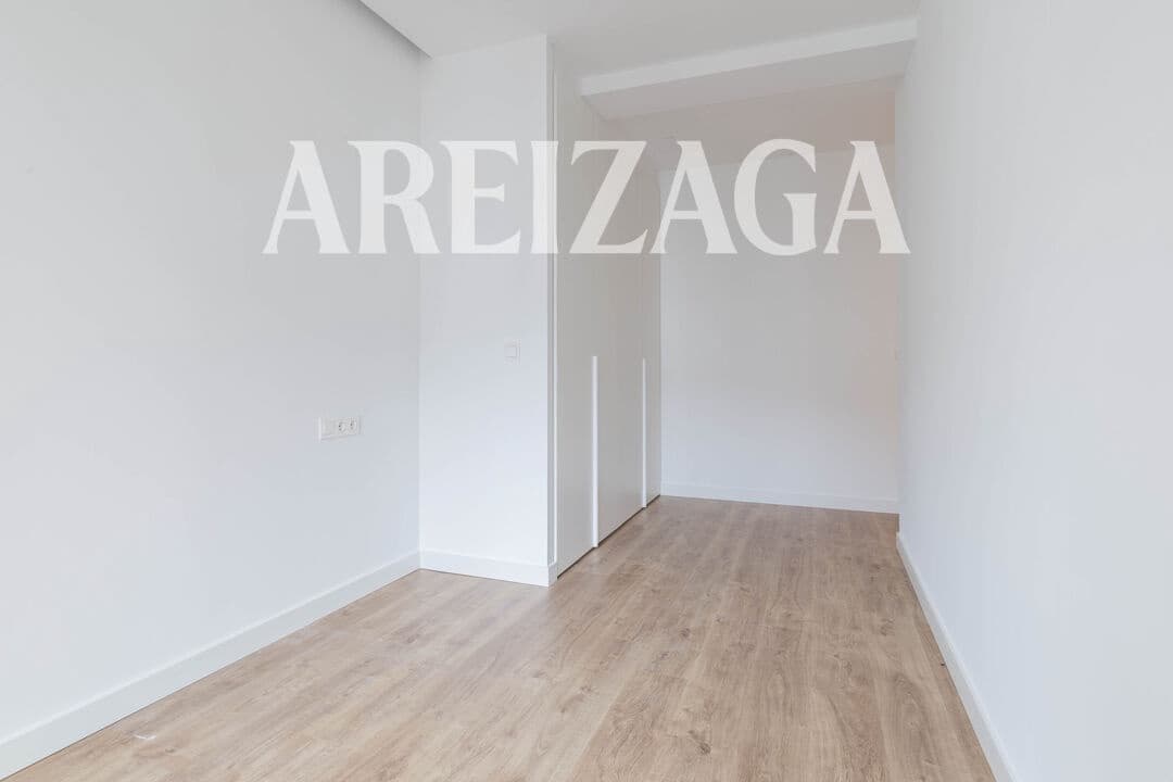 Piso de 3 habitaciones en Donostia-San Sebastián en venta - 1.295.000 € (Ref: 9914944)