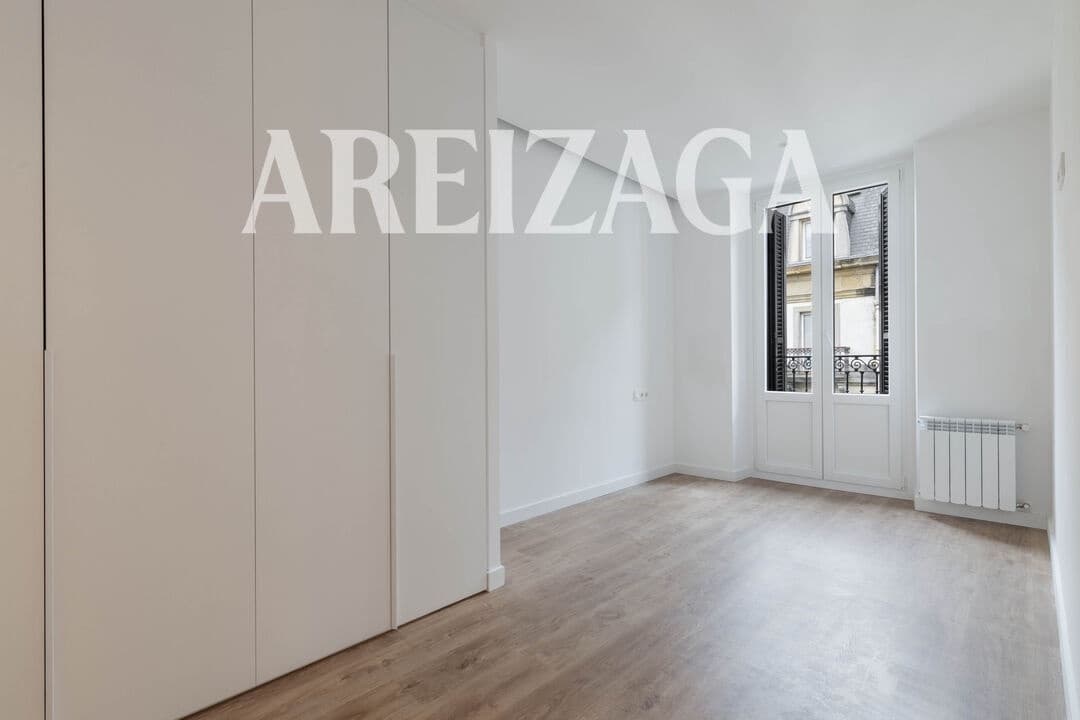 Piso de 3 habitaciones en Donostia-San Sebastián en venta - 1.295.000 € (Ref: 9914944)