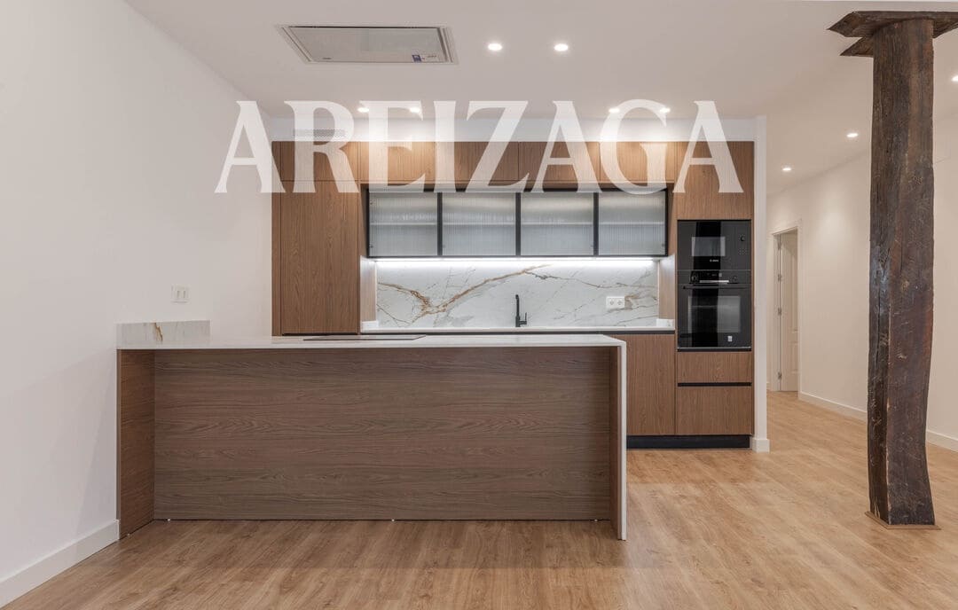 Piso de 3 habitaciones en Donostia-San Sebastián en venta - 1.295.000 € (Ref: 9914944)