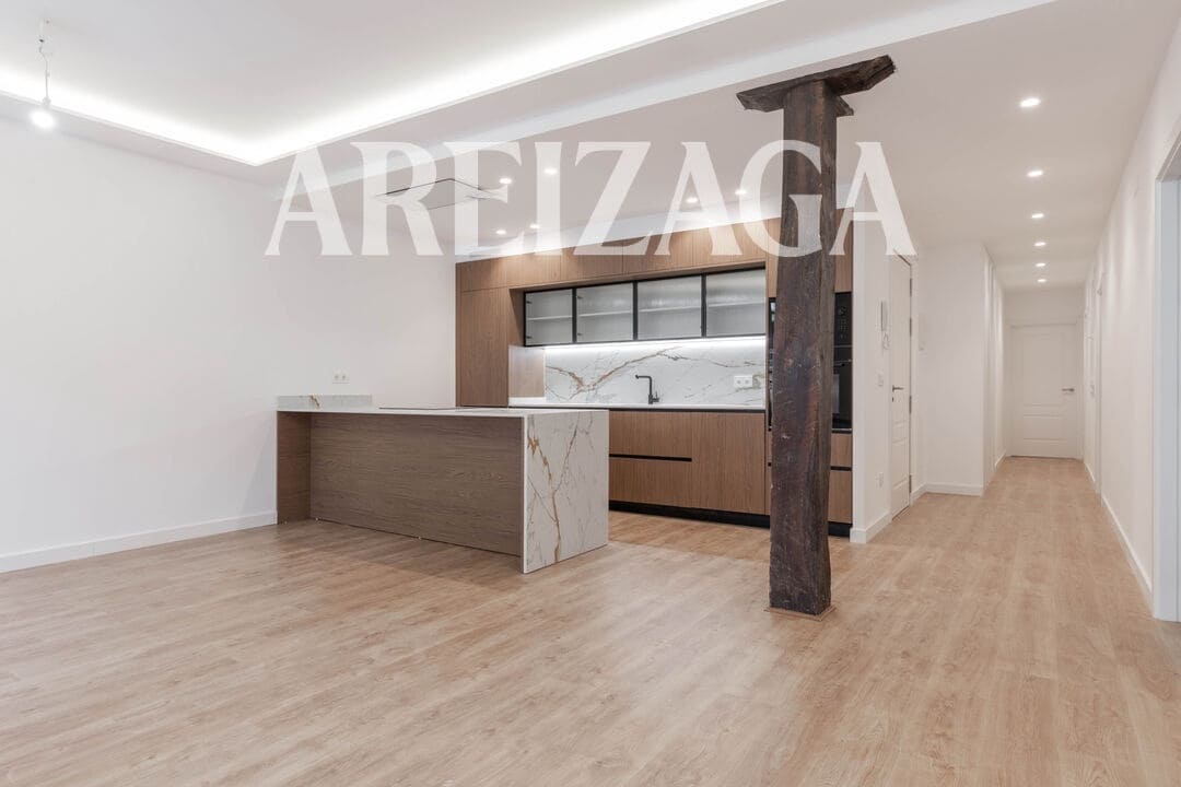 Piso de 3 habitaciones en Donostia-San Sebastián en venta - 1.295.000 € (Ref: 9914944)