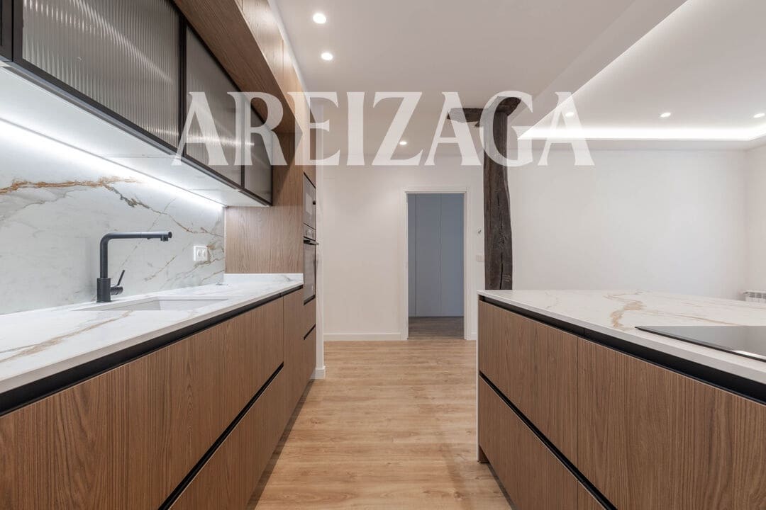 Piso de 3 habitaciones en Donostia-San Sebastián en venta - 1.295.000 € (Ref: 9914944)