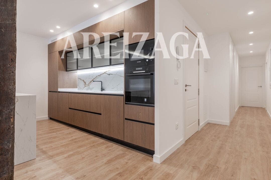 Piso de 3 habitaciones en Donostia-San Sebastián en venta - 1.295.000 € (Ref: 9914944)