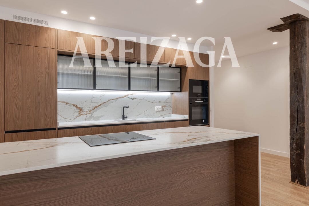 Piso de 3 habitaciones en Donostia-San Sebastián en venta - 1.295.000 € (Ref: 9914944)