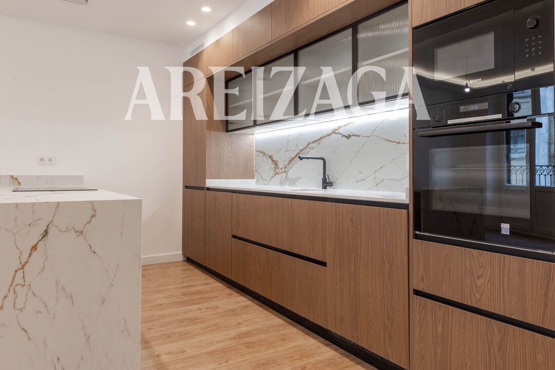 Piso de 3 habitaciones en Donostia-San Sebastián en venta - 1.295.000 € (Ref: 9914944)