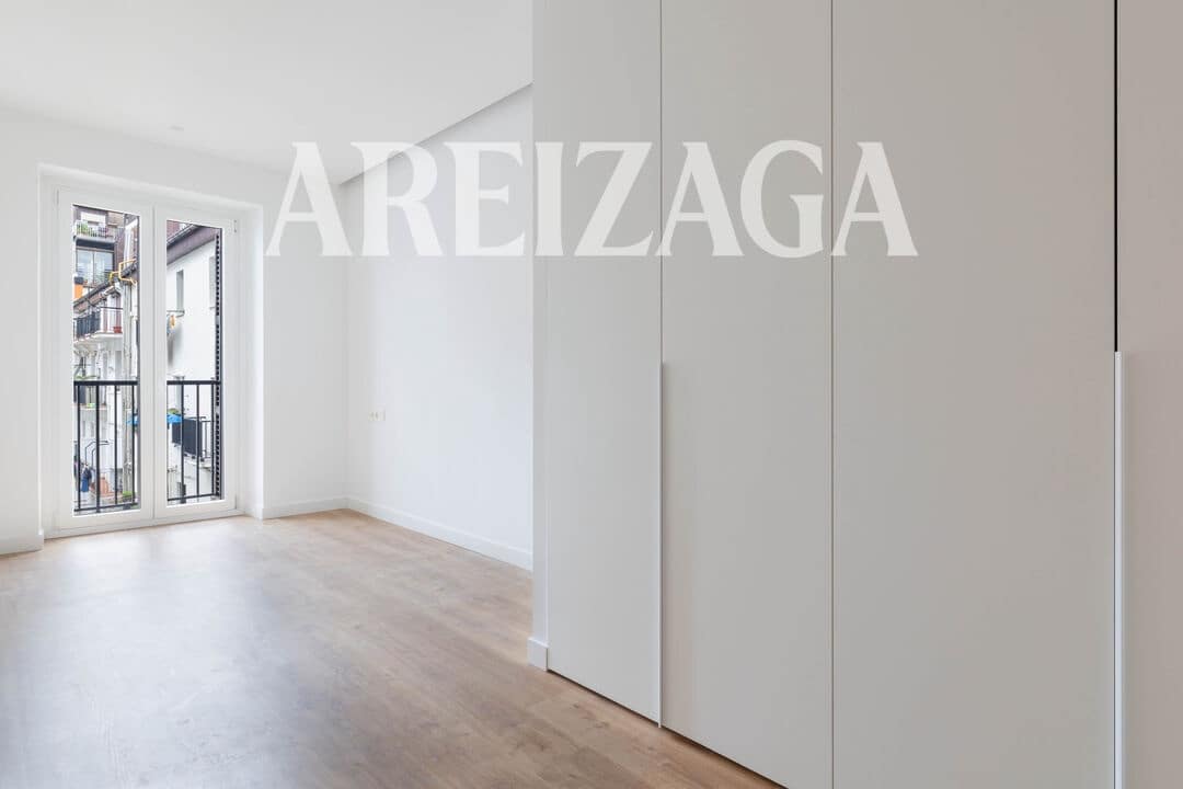 Piso de 3 habitaciones en Donostia-San Sebastián en venta - 1.295.000 € (Ref: 9914944)