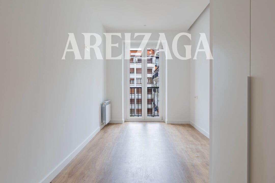 Piso de 3 habitaciones en Donostia-San Sebastián en venta - 1.295.000 € (Ref: 9914944)