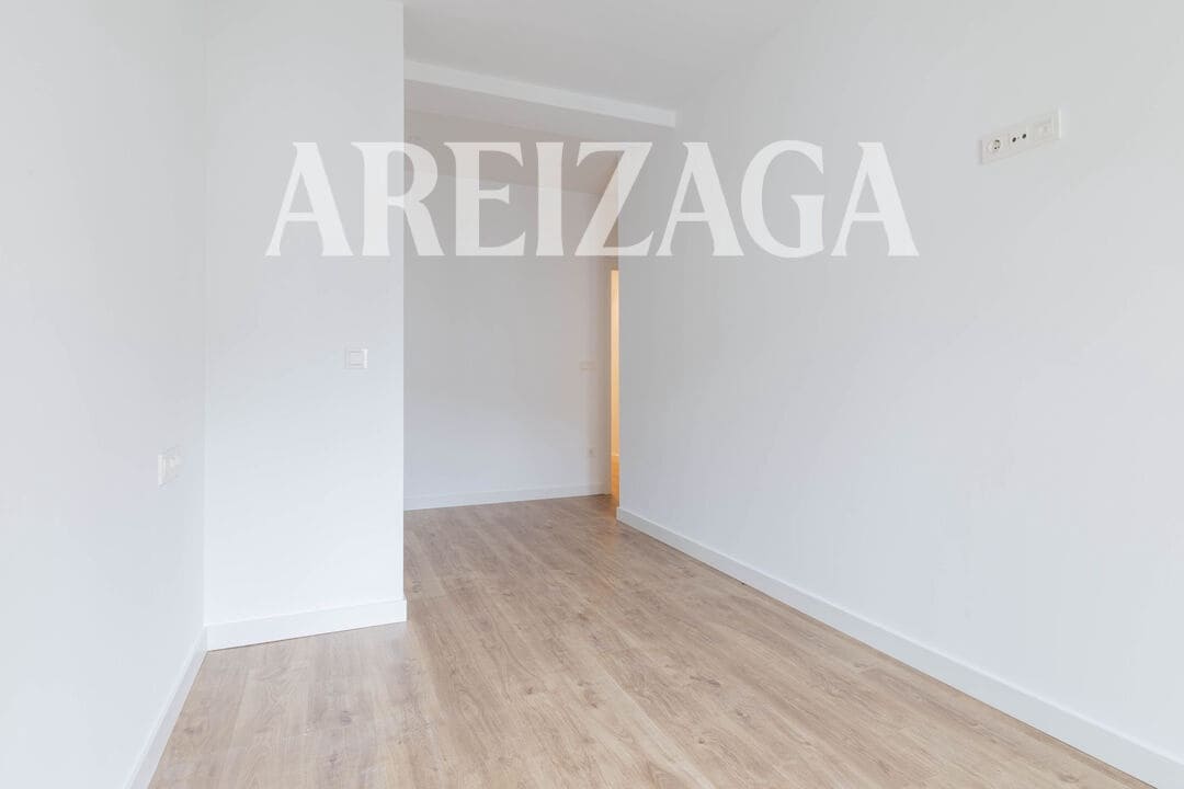 Piso de 3 habitaciones en Donostia-San Sebastián en venta - 1.295.000 € (Ref: 9914944)