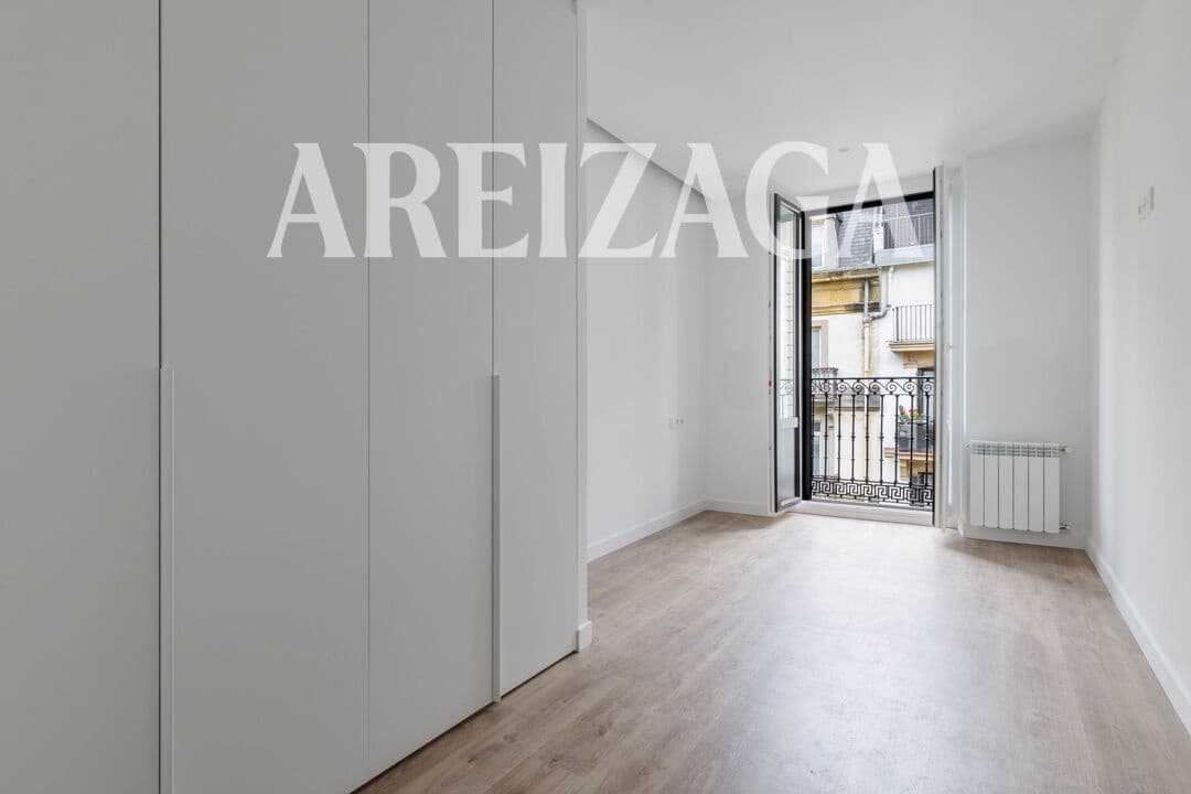 Piso de 3 habitaciones en Donostia-San Sebastián en venta - 1.295.000 € (Ref: 9914944)