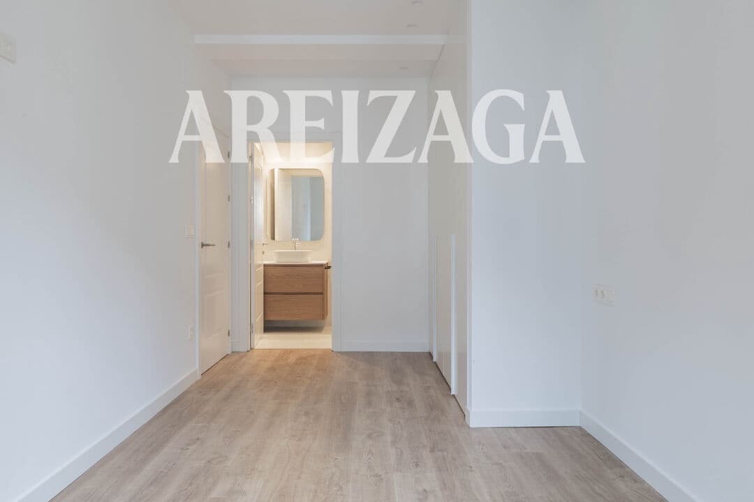 Piso de 3 habitaciones en Donostia-San Sebastián en venta - 1.295.000 € (Ref: 9914944)