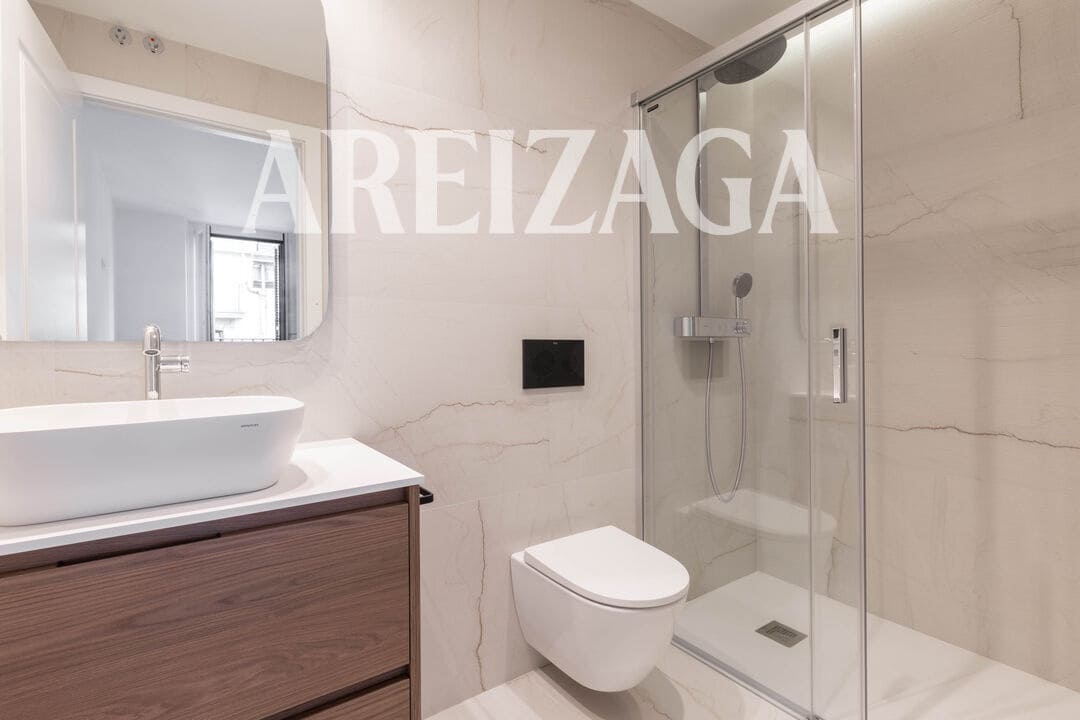 Piso de 3 habitaciones en Donostia-San Sebastián en venta - 1.295.000 € (Ref: 9914944)