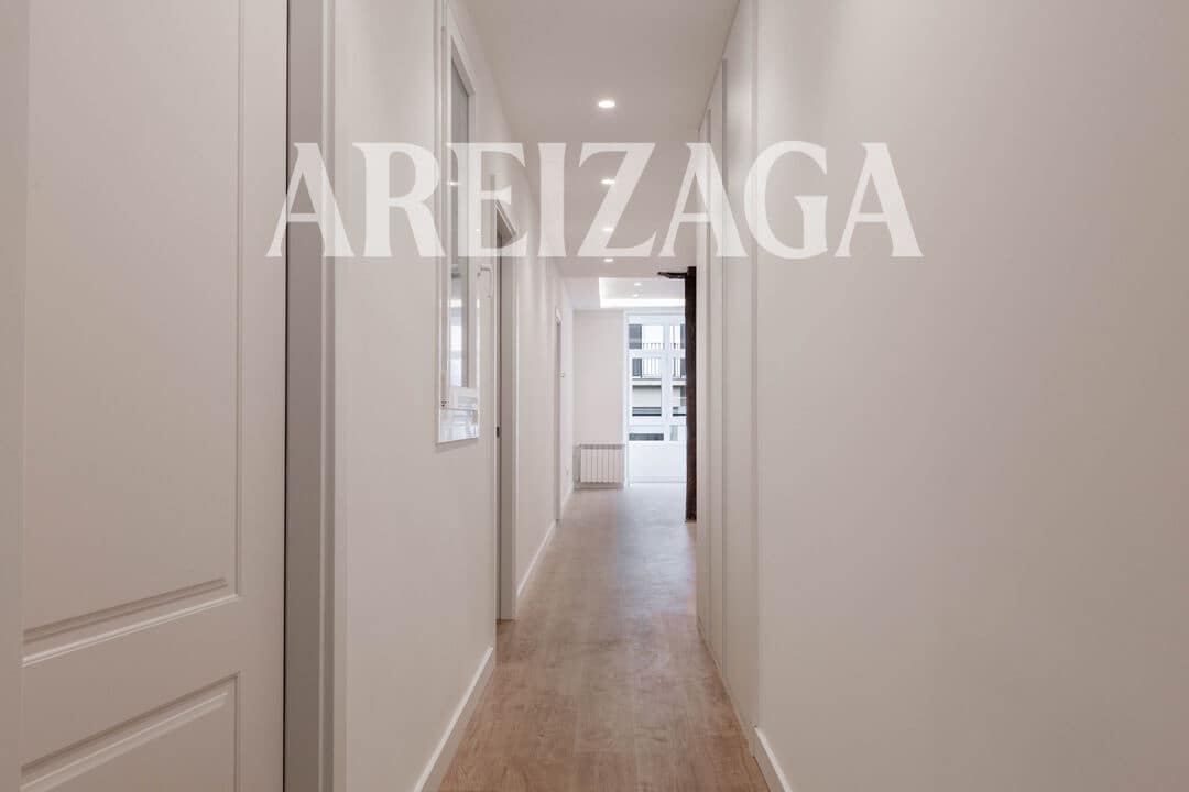 Piso de 3 habitaciones en Donostia-San Sebastián en venta - 1.295.000 € (Ref: 9914944)