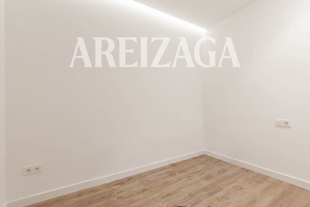 Piso de 3 habitaciones en Donostia-San Sebastián en venta - 1.295.000 € (Ref: 9914944)