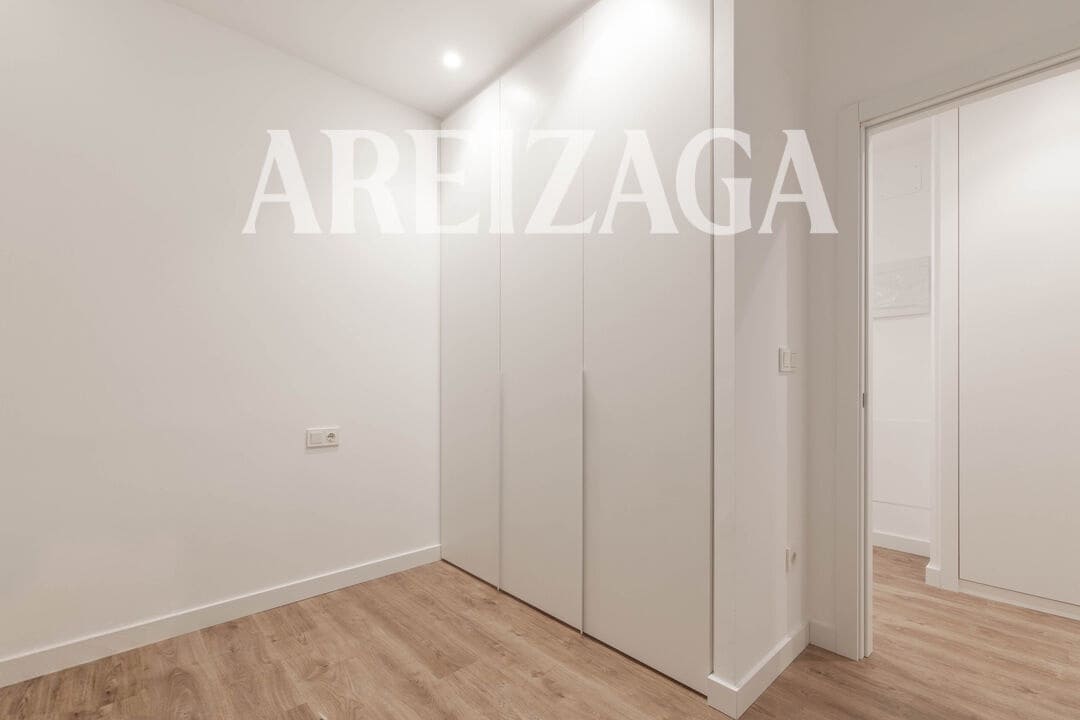 Piso de 3 habitaciones en Donostia-San Sebastián en venta - 1.295.000 € (Ref: 9914944)